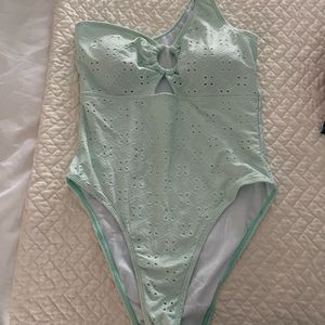 One shoulder swimsuit